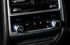 BMW 750 4.4 750i xDrive AT