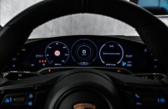 Porsche Taycan Turbo S, keramiky, pano, PDCC, Burmester