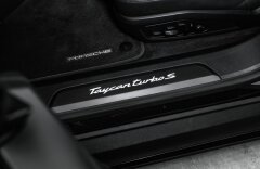 Porsche Taycan Turbo S, keramiky, pano, PDCC, Burmester