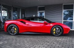Ferrari  488 GTB, paket černý lesk