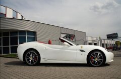 Ferrari California 4,3 Diamond kola Magnetic ride
