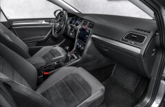 Volkswagen Golf 1,5 Maraton Edition, masáže, záruka