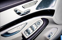 Mercedes-Benz Třídy S 300d Hybrid, Designo exclusiv, AMG, panorama,22"
