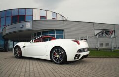 Ferrari California 4,3 Diamond kola Magnetic ride