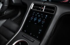 Porsche Taycan Turbo S, keramiky, pano, PDCC, Burmester
