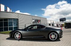 Ferrari F430 4,4 F1 Keramické brzdy Karbonová sedadla
