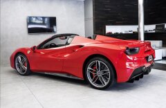 Ferrari 488 Spider, karbonová sedadla, lift, kamera, skladem!!