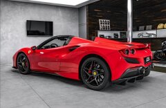 Ferrari F8 3,9 F8 Spider V8, karbon, kamera, Alcantara, CZ