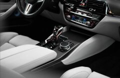BMW M5 4,4 xDrive, VÝFUKY, CARBON-CERAMIC, 360, B&W
