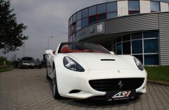 Ferrari California 4,3 Diamond kola Magnetic ride