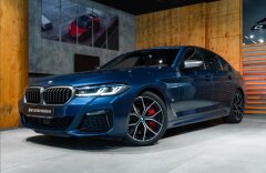 BMW Řada 5 4,4 M550i xDrive, H/K, HEAD-UP, PANO, LASER