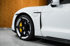 Porsche Taycan Turbo S, keramiky, karbon, PDCC, Matrix