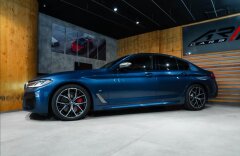 BMW Řada 5 4,4 M550i xDrive, H/K, HEAD-UP, PANO, LASER