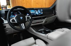 BMW X5 4,4 M60i xDRIVE, H/K, PANO, SOFTCLOSE, MASÁŽE