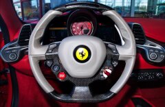 Ferrari 458 Italia bicolour, JBL, 7let servis
