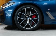 BMW Řada 5 4,4 M550i xDrive, H/K, HEAD-UP, PANO, LASER