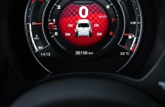 Abarth 595 1,4 ESSESSE, BEATS AUDIO, AKRAPOVIČ, CARBON