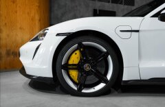 Porsche Taycan Turbo S, keramiky, karbon, PDCC, Matrix