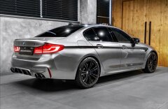 BMW M5 4,4 M DRIVER´S PACK, MASSAGE, H/K, AKRAPOVIČ