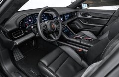 Porsche Taycan Turbo S, keramiky, pano, PDCC, Burmester