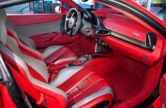 Ferrari 458 Italia bicolour, JBL, 7let servis