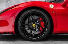Ferrari F8 3,9 F8 Spider V8, karbon, kamera, Alcantara, CZ