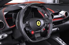 Ferrari 812 Superfast, lift, karbon, JBL