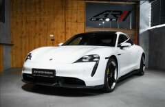 Porsche Taycan Turbo S, keramiky, karbon, PDCC, Matrix