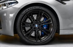BMW M5 4,4 M DRIVER´S PACK, MASSAGE, H/K, AKRAPOVIČ