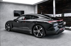 Porsche Taycan Turbo S, keramiky, pano, PDCC, Burmester