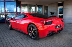 Ferrari 458 Italia bicolour, JBL, 7let servis