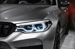 BMW M5 4,4 M DRIVER´S PACK, MASSAGE, H/K, AKRAPOVIČ
