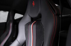 Ferrari 812 Superfast, lift, karbon, JBL