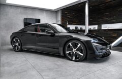 Porsche Taycan Turbo S, keramiky, pano, PDCC, Burmester