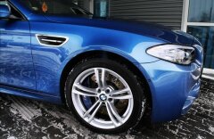BMW M5 head up, softclose, ventilace, individual