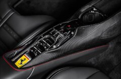 Ferrari SF90 4,0 SPIDER, FULL VÝBAVA