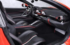 Ferrari 812 Superfast, lift, karbon, JBL
