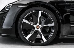 Porsche Taycan Turbo S, keramiky, pano, PDCC, Burmester