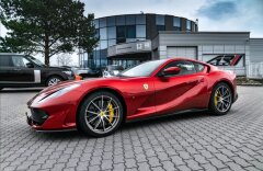 Ferrari 812 Superfast V12, passenger, lift, CZ