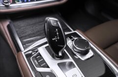 BMW Řada 7 740d xDrive M-paket, full