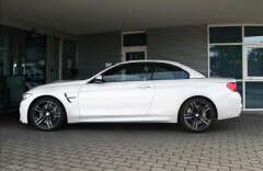 BMW M4 karbon, servodovírání, kamera  individual,