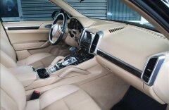 Porsche Cayenne Vzduch, Kamera, 21" litá kola