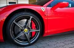 Ferrari 458 Italia bicolour, JBL, 7let servis