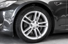 Tesla Model S 85D 386kW dual charger