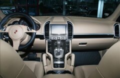 Porsche Cayenne Vzduch, Kamera, 21" litá kola