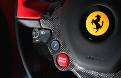 Ferrari F12 Berlinetta 6.3 Rosso Berlinetta Karbonová sedadla