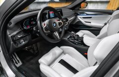 BMW M5 4,4 M DRIVER´S PACK, MASSAGE, H/K, AKRAPOVIČ