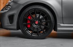 Abarth 595 1,4 ESSESSE, BEATS AUDIO, AKRAPOVIČ, CARBON