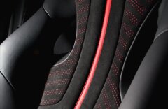 Ferrari F12 Berlinetta 6.3 Rosso Berlinetta Karbonová sedadla