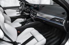 BMW M5 4,4 M DRIVER´S PACK, MASSAGE, H/K, AKRAPOVIČ
